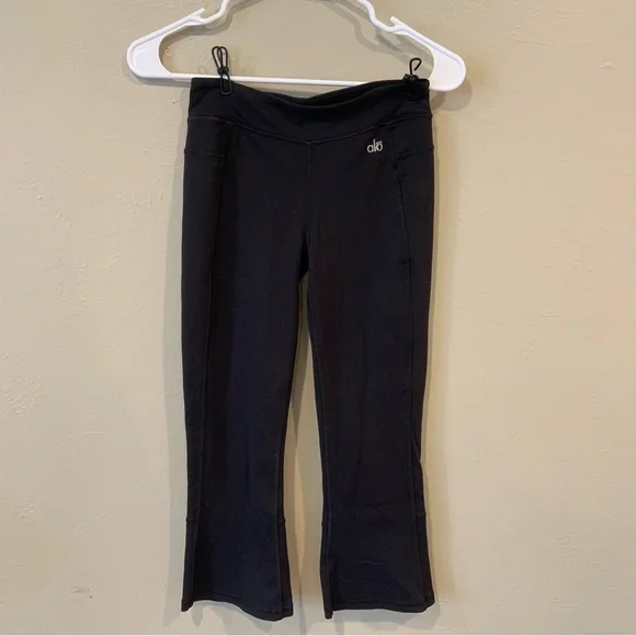 ALO Yoga | Pants & Jumpsuits | Alo Cool Fit Black Crop Capri Split Cuff  Leggings | Poshmark